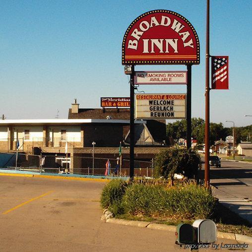 Broadway Inn Yankton Exterior photo