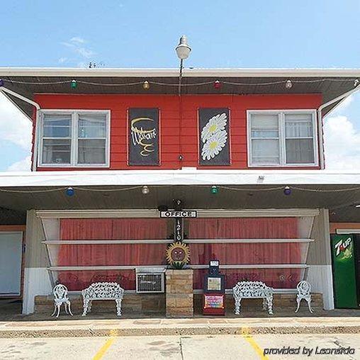 Broadway Inn Yankton Exterior photo