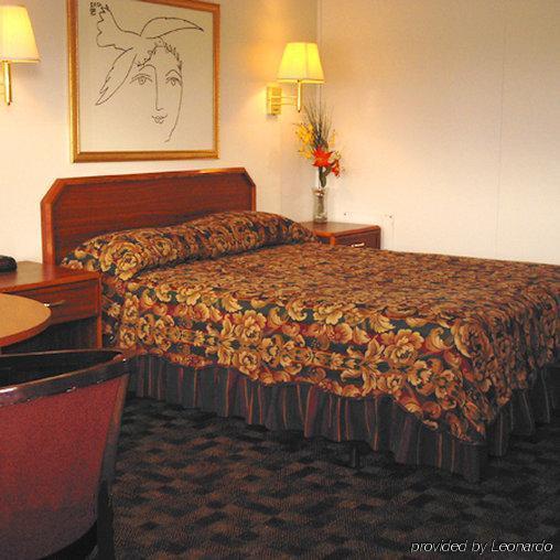 Broadway Inn Yankton Room photo