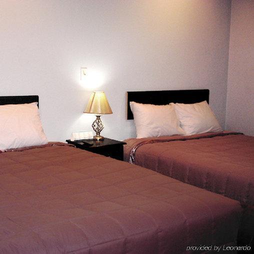 Broadway Inn Yankton Room photo