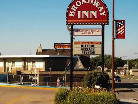 Broadway Inn Yankton Exterior photo