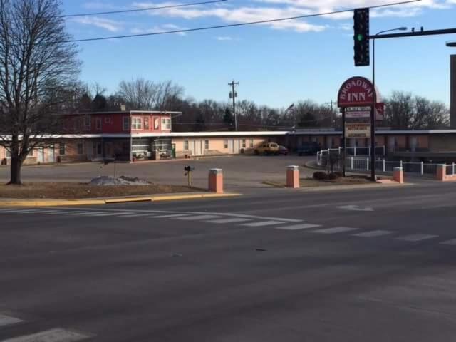 Broadway Inn Yankton Exterior photo